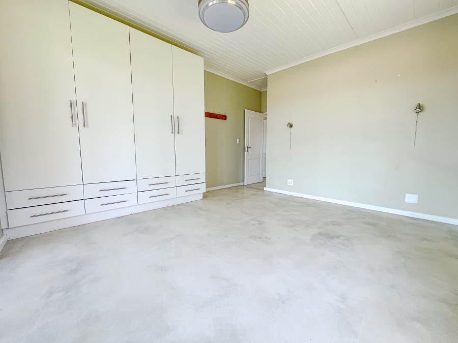 To Let 2 Bedroom Property for Rent in Robberg Ridge Western Cape